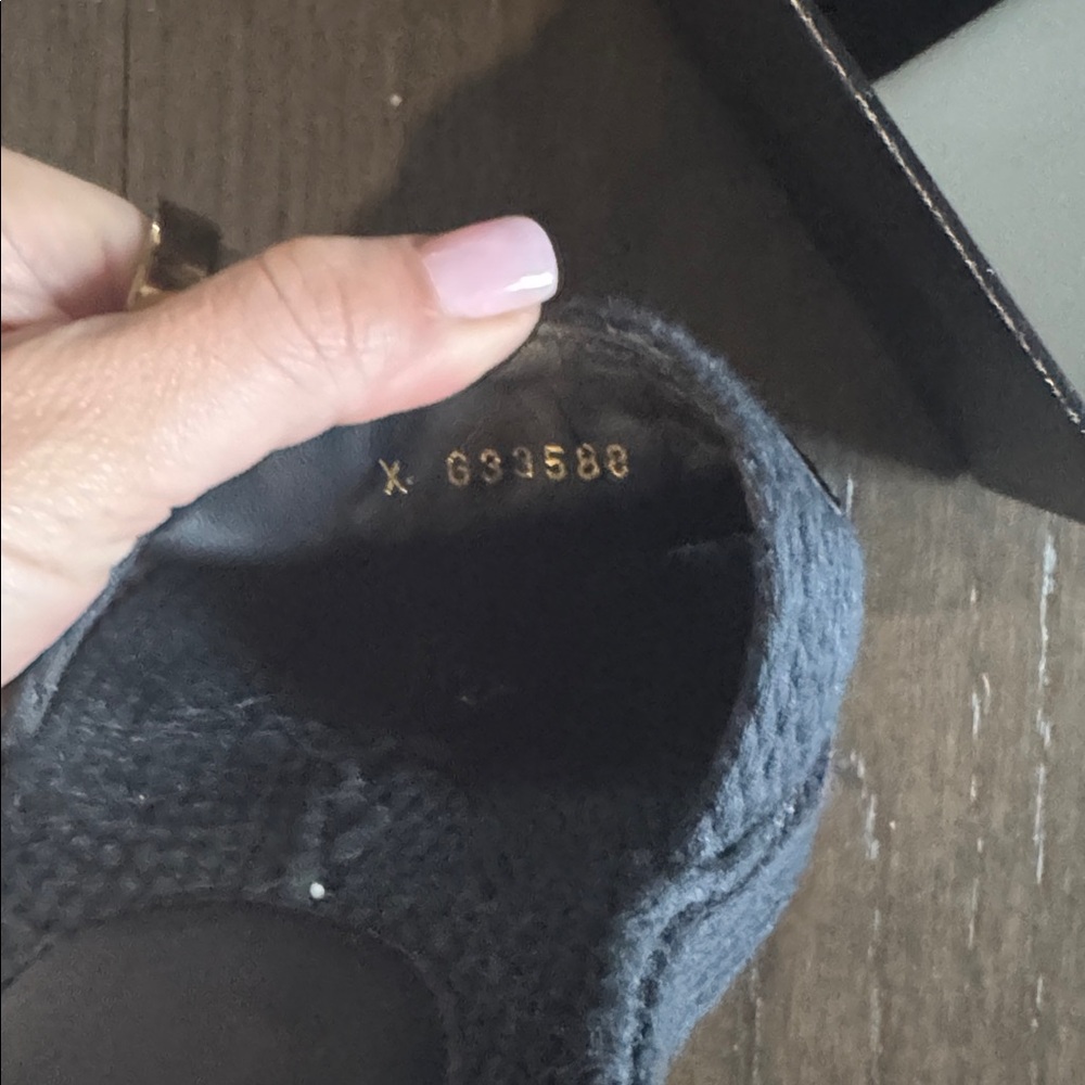 Authentic CHANEL Black Textured Slide Sandals - Picture 5 of 6